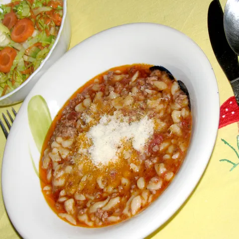 Spätzle sa šugom od mesa i crnog vina