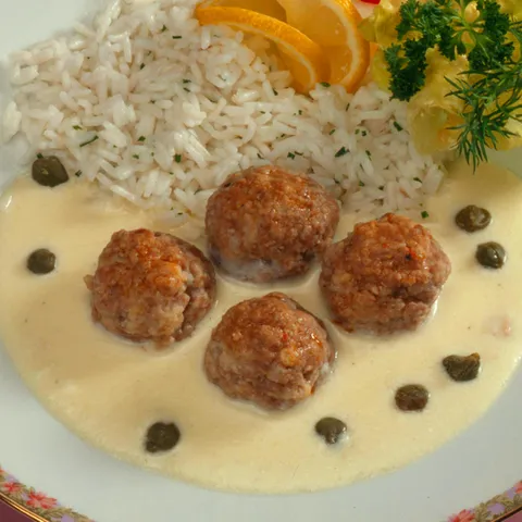 Mesne okruglice u umaku od kapara