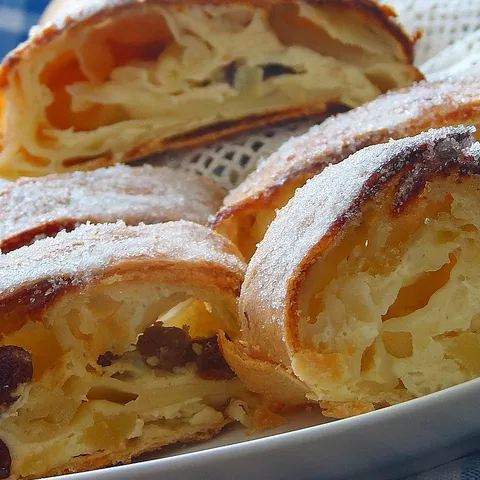 Altbayerischer Topfenstrudel(štrudel od sira/bavarski)