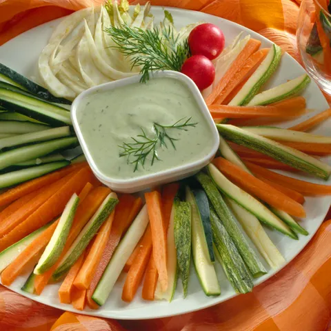 Svježe povrće s umakom od kopra