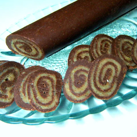 SALAMA OD ORAHA I ČOKOLADE