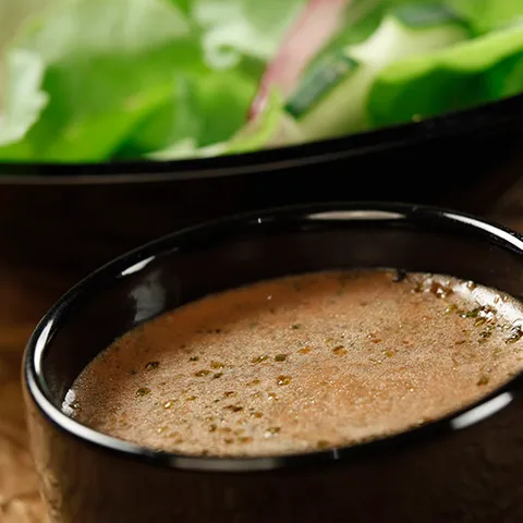 Salatni preljev s vinom i acetom balsamicom