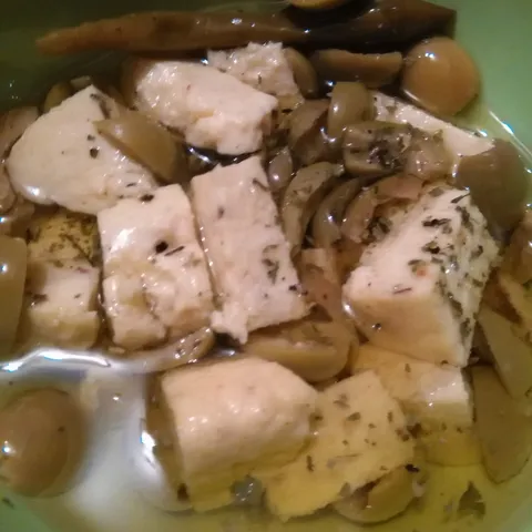 Salata sa sirom i maslinama