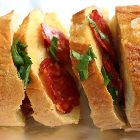 Garlic bread s kulinovom sekom