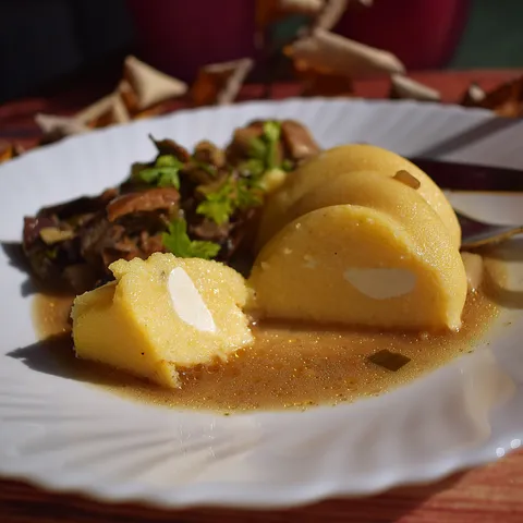 ღ Gulaš od miješanih gljiva & palenta sa sirom