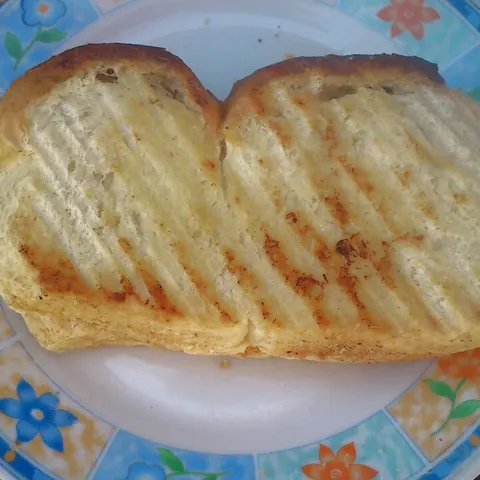 Tost sa kikiriki puterom i bananom