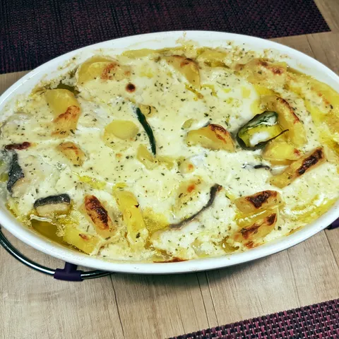 Zapečeni usoljeni bakalar (sa bešamelom)