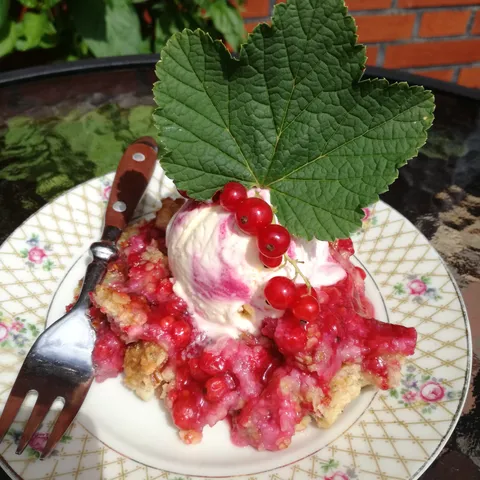 Crumble sa ribizlama