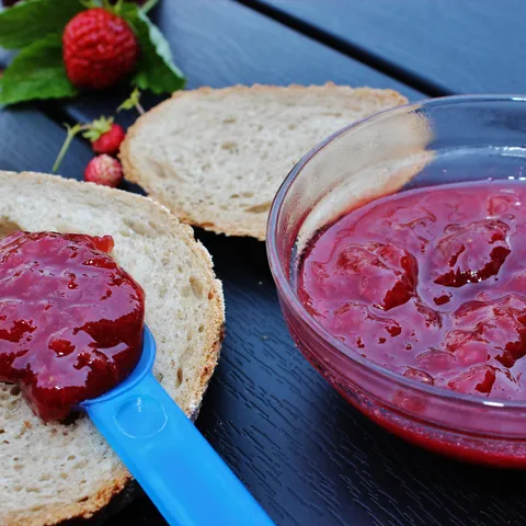 Marmelada sa jagodama, rabarbera i vaniliom -danska verzija