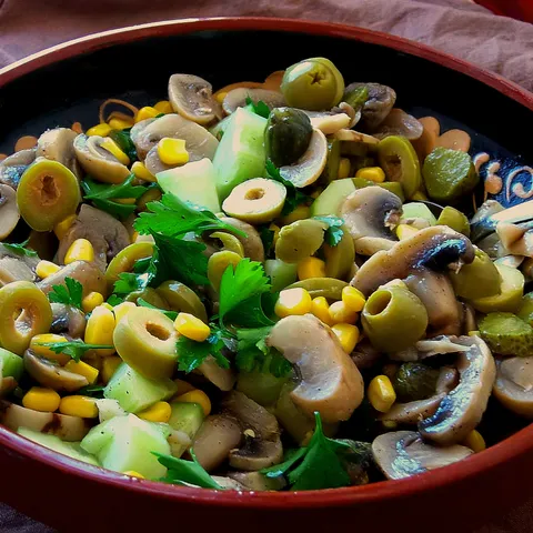 Mantar salatası/turska salata od gljiva