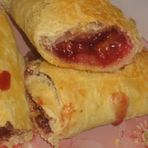 Savijača s trešnjama i jabukama
