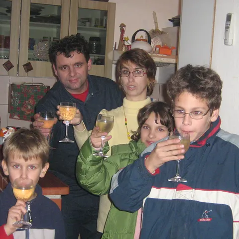 U godini novoj nek Vam se ostvare snovi, da nađete sreću i da ste pri lovi, miran život, spokojan san, vedar i nasmijan svaki novi dan!! Dragi naši Coolinaričari svako dobro i obilje Božjeg blagoslova žele Vam Braići!!!!!!