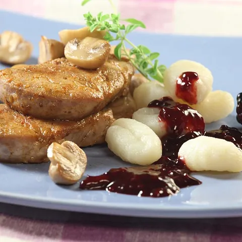 Odresci s umakom od kupina