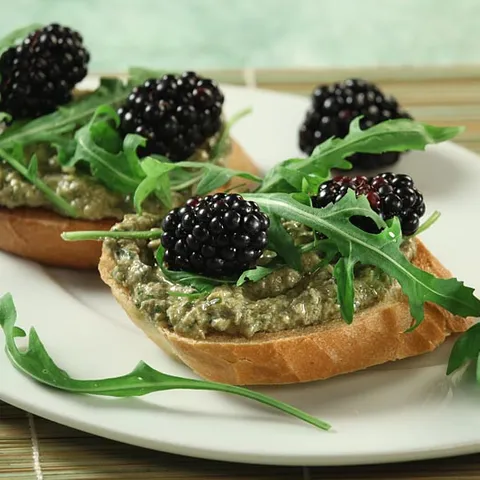 Pesto ricotta s kupinama