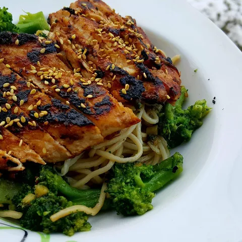 Stir-fry s piletinom i brokulom