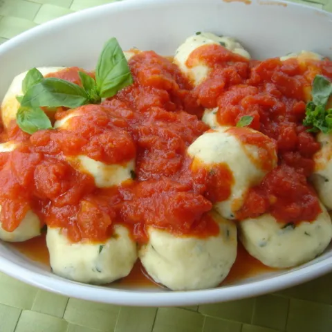 Okruglice od parmezana u pikantnom umaku