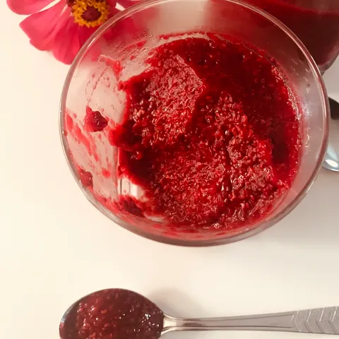 Chia puding sa malinama
