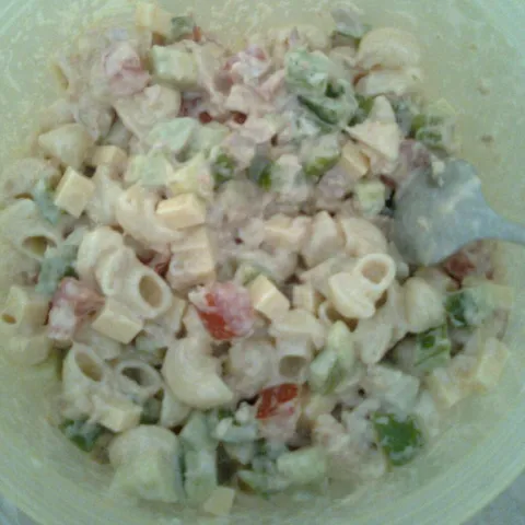 Salata s tunom i tjesteninom