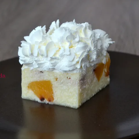 Cheesecake sa grisom i voćem