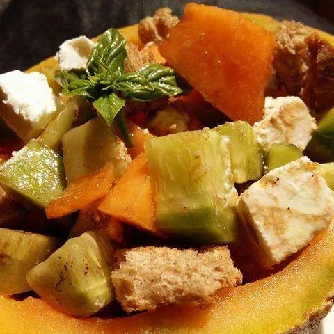Salata s dinjom i krastavcima
