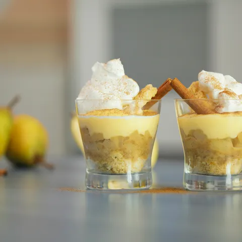 Crumble od kruške u čaši