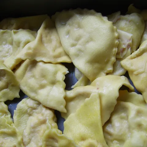 Ravioli sa sirom i šunkom