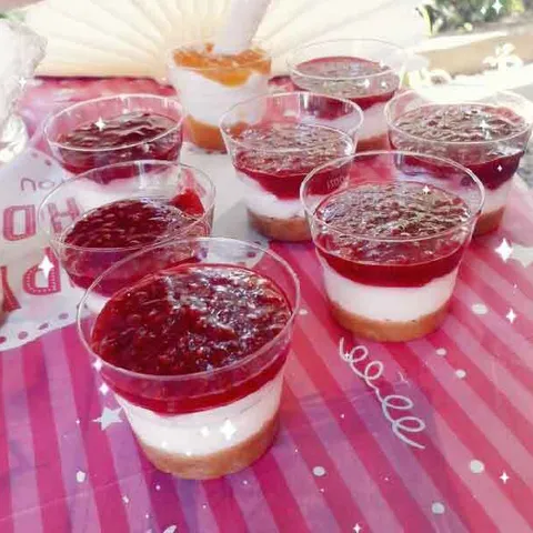 Cheesecake sa malinama u caši