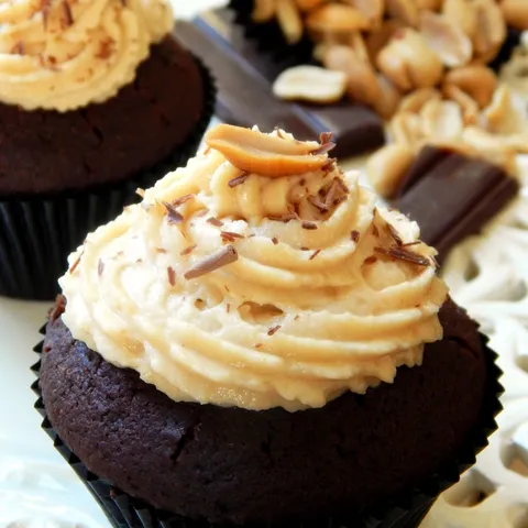 Snickers cupcakes