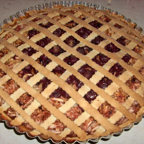 Pita od jabuka, višanja i čokolade