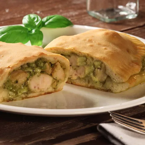 Pesto calzone s piletinom i mozzarellom