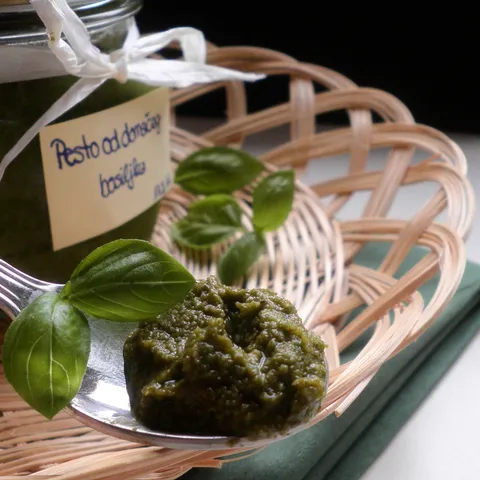 Pesto di basillico alla genovese