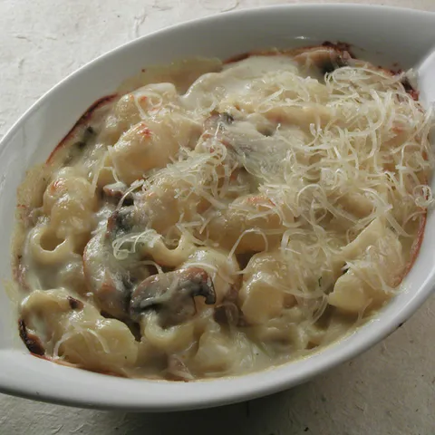 Zapečeni makaroni sa sirom i gljivama