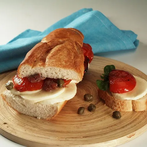 Francuz s rajčicama i sirom