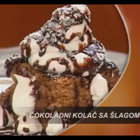 Čokoladni kolač sa šlagom
