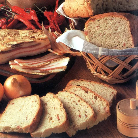 Kruh sa slaninom