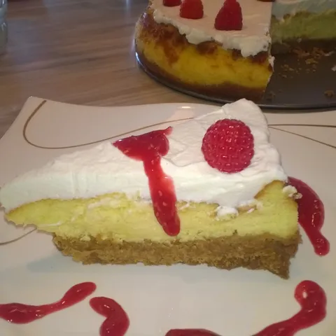 Cheesecake s umakom od malina