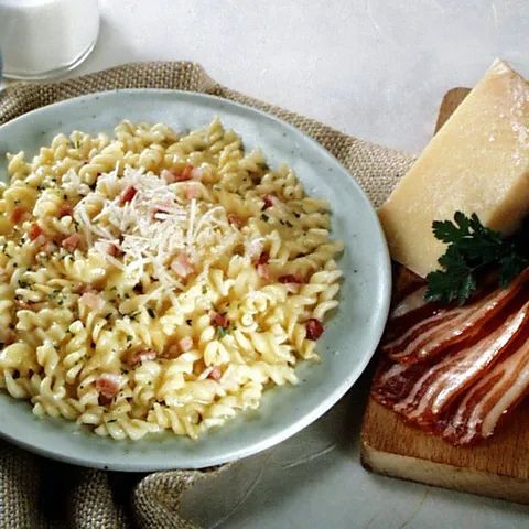 Talianetta Tjestenina carbonara