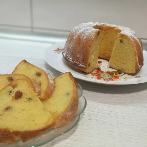 Sočni kuglof s jabukom