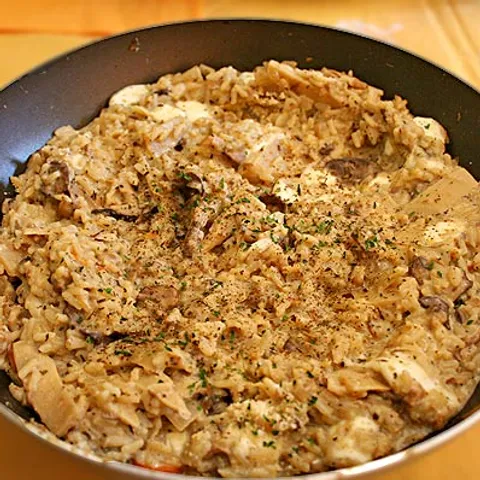 Riža, moj novi wok, gljive, suhe gljive, dobra volja, mozzarella, mašta, bambus! :))