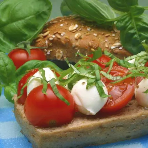 Mediteranski sendvič s bosiljkom