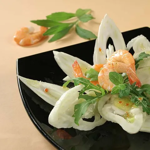 Salata s komoračom i kozicama