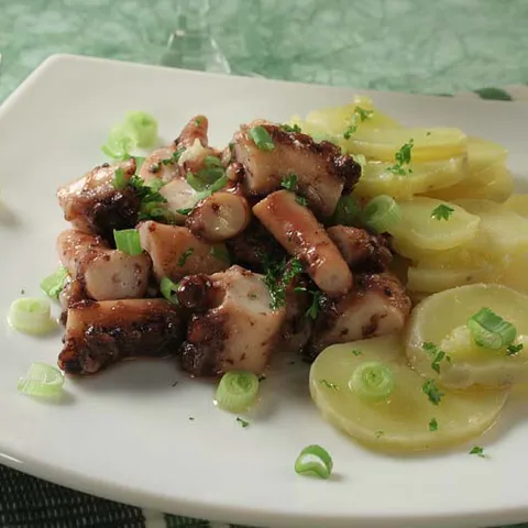 Hobotnica sa salatom od krumpira