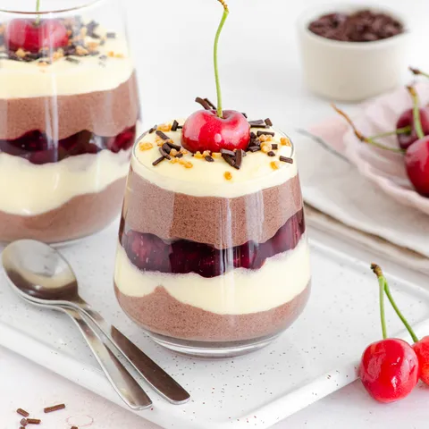 Choco vanilla desert s višnjama
