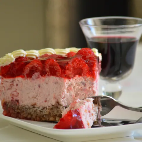 Torta sa maskarpone sirom i malinama