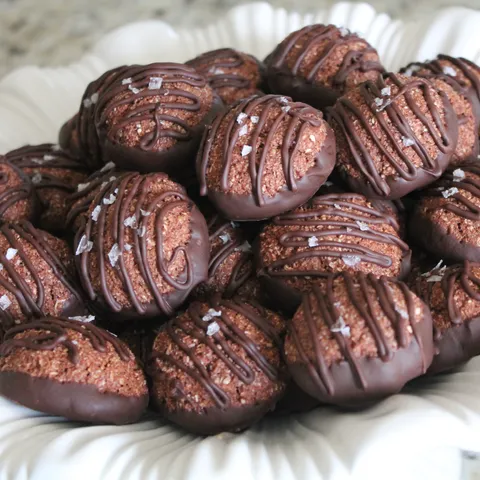 Cokoladni Macaroons sa cvijetom soli