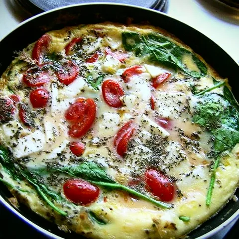 Omlet sa tunom, spanacem,paradajzom i sampinjonima