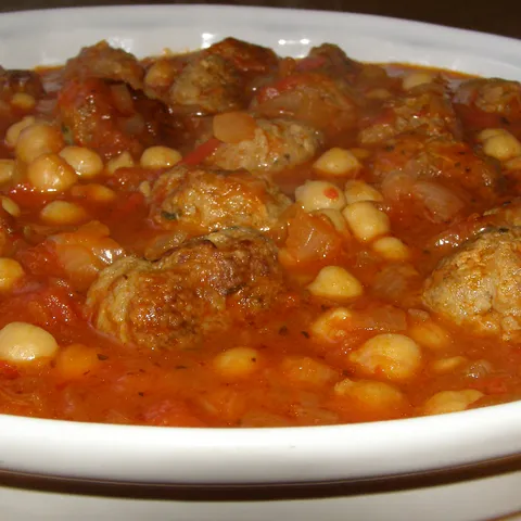 Mesne okruglice u umaku od rajčice i slanutka