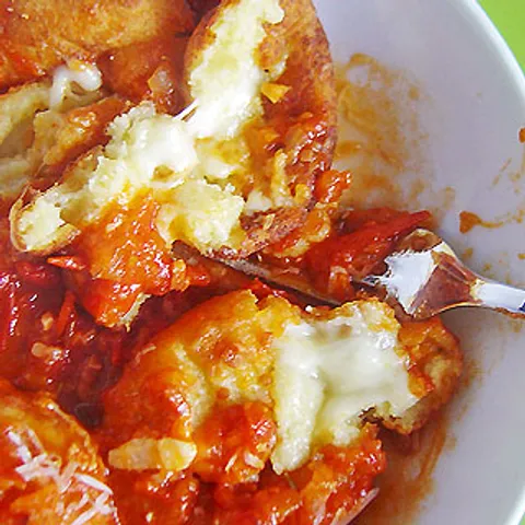 Fritule od palente punjene mozzarellom