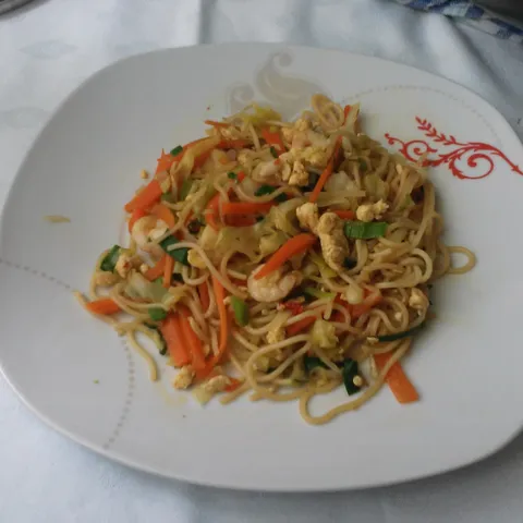 Pad thai s kozicama