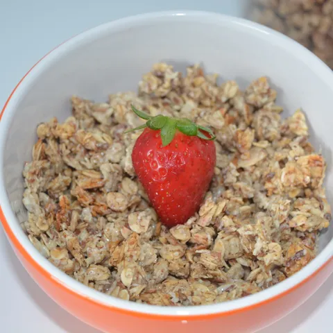homemade granola od banana i bijele cokolade